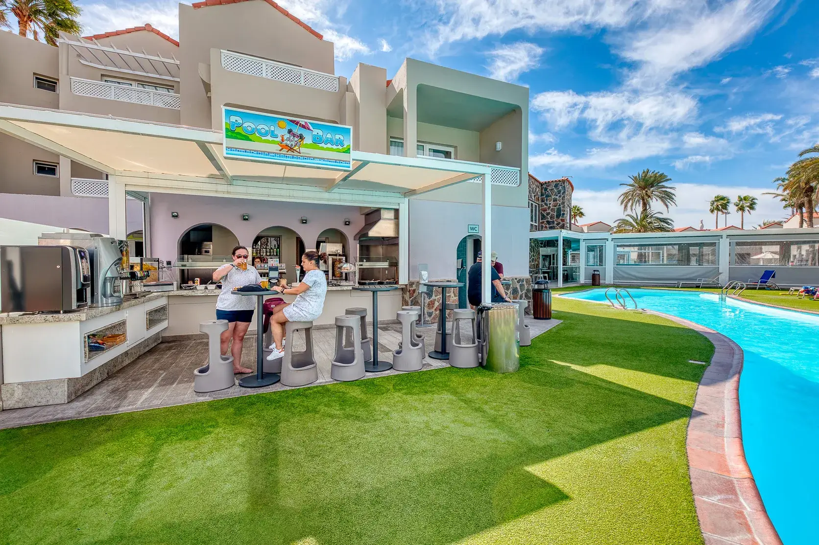 Pool Bar 1